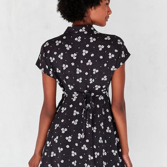 Kimchi Blue Lucy Floral Printed Shirt Dress Size XS - Picture 3 of 15